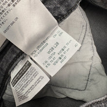 Load image into Gallery viewer, Levi’s 501s Jeans W28 L28