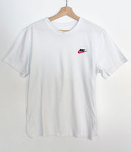 Load image into Gallery viewer, Nike T-shirt (M)
