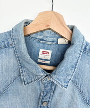 Load image into Gallery viewer, Levi’s Denim Shirt (L)