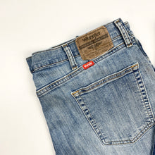 Load image into Gallery viewer, Wrangler Jeans W38 L32