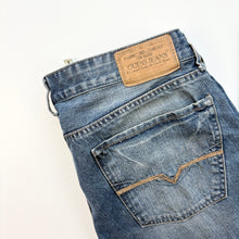 Load image into Gallery viewer, 00s Guess Jeans W36 L32