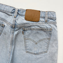 Load image into Gallery viewer, 90s Levis 550 Denim Shorts W36