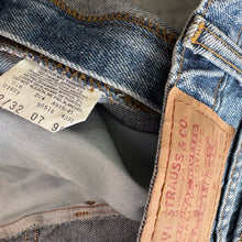 Load image into Gallery viewer, 90s Levi’s 512 Jeans W30 L32