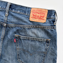 Load image into Gallery viewer, Levis 569 Denim Shorts W36