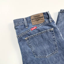 Load image into Gallery viewer, Wrangler Jeans W36 L29