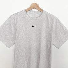 Load image into Gallery viewer, Nike T-shirt (XS)