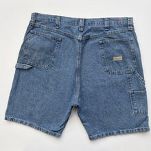 Load image into Gallery viewer, Wrangler Carpenter Shorts W40