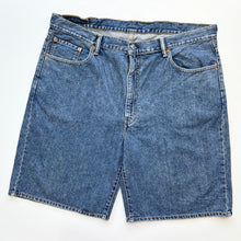 Load image into Gallery viewer, Levis 550 Denim Shorts W42