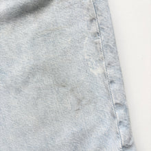 Load image into Gallery viewer, Levi’s 502 Shorts W32