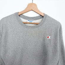 Load image into Gallery viewer, Women’s Champion Sweatshirt (L)