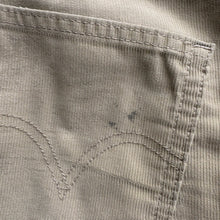 Load image into Gallery viewer, Levi’s 513 Cords W32 L32