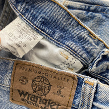 Load image into Gallery viewer, 90s Wrangler Denim Shorts W30