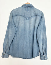 Load image into Gallery viewer, Levi’s Denim Shirt (L)