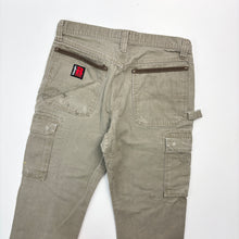 Load image into Gallery viewer, Wrangler Carpenter Cargo Jeans W32 L30