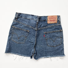 Load image into Gallery viewer, 90s Levi’s 550 Denim Shorts W30