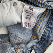 Load image into Gallery viewer, Levi’s 505 Jeans W38 L28