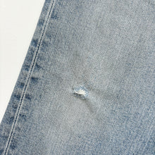 Load image into Gallery viewer, Distressed Carhartt Jeans W32 L32