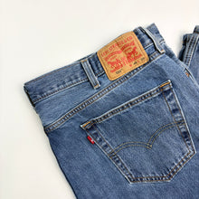 Load image into Gallery viewer, Levi’s 550 Jeans W44 L29