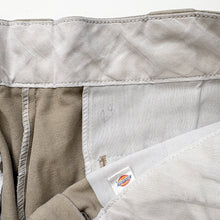Load image into Gallery viewer, Dickies Shorts W28