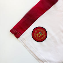 Load image into Gallery viewer, 96/98 Manchester United Umbro Shorts (S)