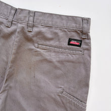 Load image into Gallery viewer, Dickies Shorts W32
