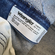 Load image into Gallery viewer, Wrangler Jeans W33 L34