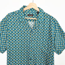 Load image into Gallery viewer, 90s Crazy Print Shirt (L)