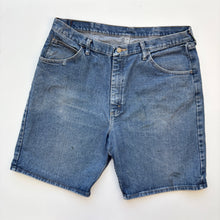 Load image into Gallery viewer, Wrangler Denim Shorts W38