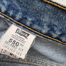 Load image into Gallery viewer, Women’s 90s Levi’s 550 Denim Shorts W29