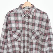 Load image into Gallery viewer, 90s Flannel Shirt (L)