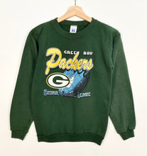 Load image into Gallery viewer, Women’s 90s NFL Green Bay Packers Sweatshirt (XS)