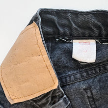 Load image into Gallery viewer, 90s Levi’s Denim Shorts W32