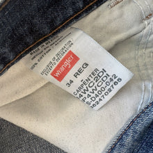 Load image into Gallery viewer, Wrangler Carpenter Jorts W34