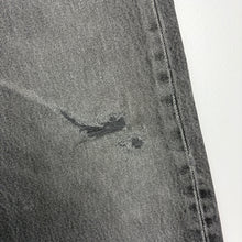 Load image into Gallery viewer, Distressed Levi’s 501 Jeans W31 L28