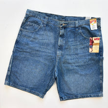 Load image into Gallery viewer, BNWT Wrangler Carpenter Shorts W42