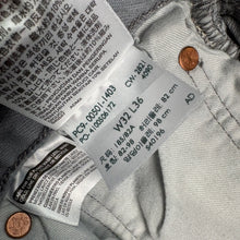 Load image into Gallery viewer, Levi’s 501 W30 L32