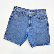 Load image into Gallery viewer, Wrangler Denim Shorts W36