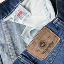 Load image into Gallery viewer, Wrangler Jeans W36 L30