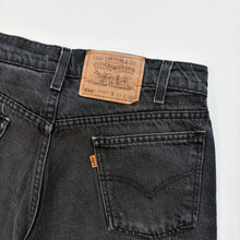 Load image into Gallery viewer, 90s Levi’s 550 Short W33