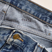 Load image into Gallery viewer, Carhartt Jeans W40 L34