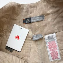 Load image into Gallery viewer, BNWT Women’s 00s Nike ACG Cargo Shorts (M)