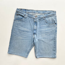Load image into Gallery viewer, Wrangler Denim Shorts W38