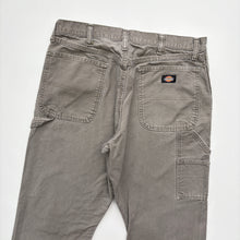 Load image into Gallery viewer, Distressed Dickies Carpenter Jeans W32 L30