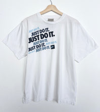 Load image into Gallery viewer, 00s Nike T-shirt (M)