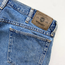 Load image into Gallery viewer, Wrangler Denim Shorts W38