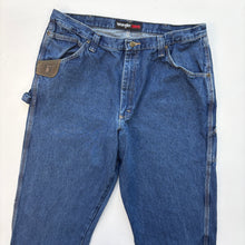 Load image into Gallery viewer, Wrangler Jeans W40 L36