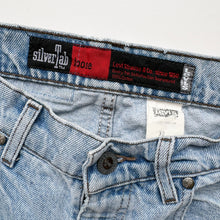 Load image into Gallery viewer, 90s Levi’s Silver Tab Denim Shorts W32