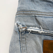 Load image into Gallery viewer, Distressed Carhartt Jeans W32 L32