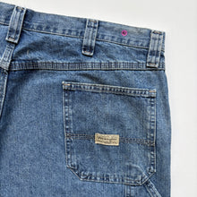 Load image into Gallery viewer, Wrangler Carpenter Shorts W40