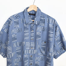 Load image into Gallery viewer, 90s Abstract Crazy Print Shirt (L)